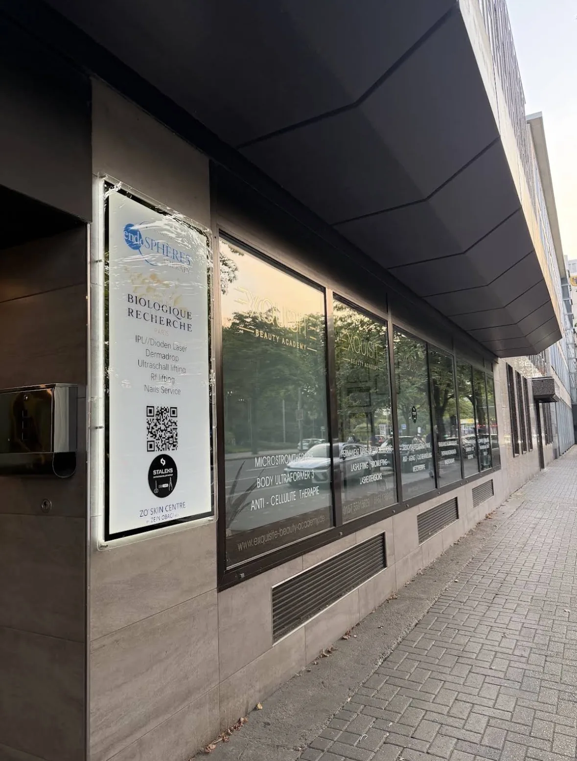 Die verglaste Ladenfront am Südwall 15 in Dortmund